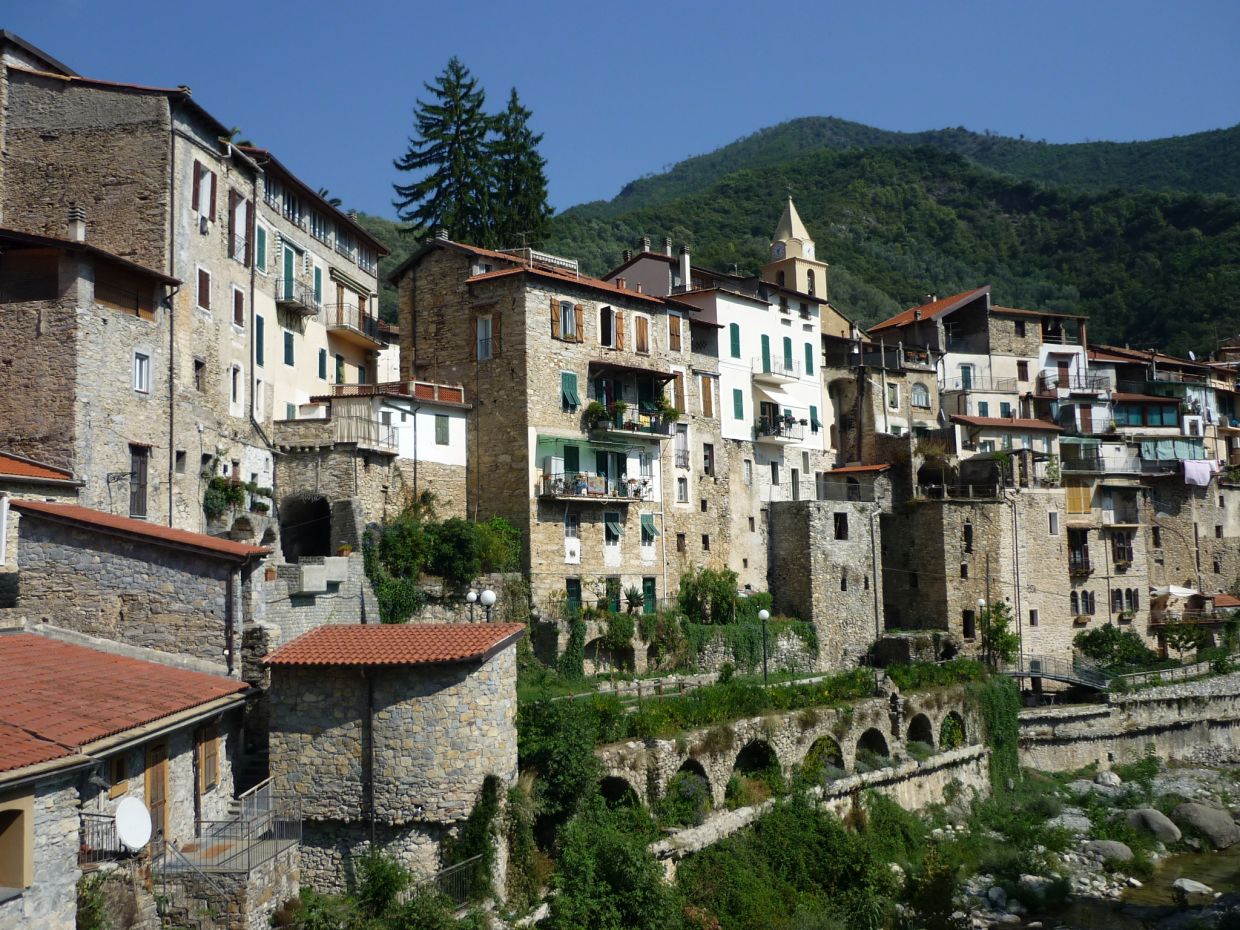 Foto's omgeving Casa Rovear Italië (Pigna - Bloemenriviera - Ligurië)