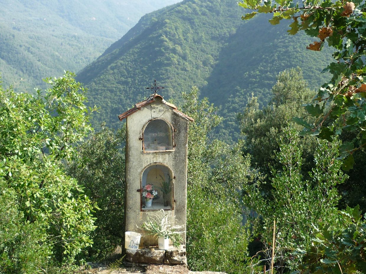 Foto's omgeving Casa Rovear Italië (Pigna - Bloemenriviera - Ligurië)